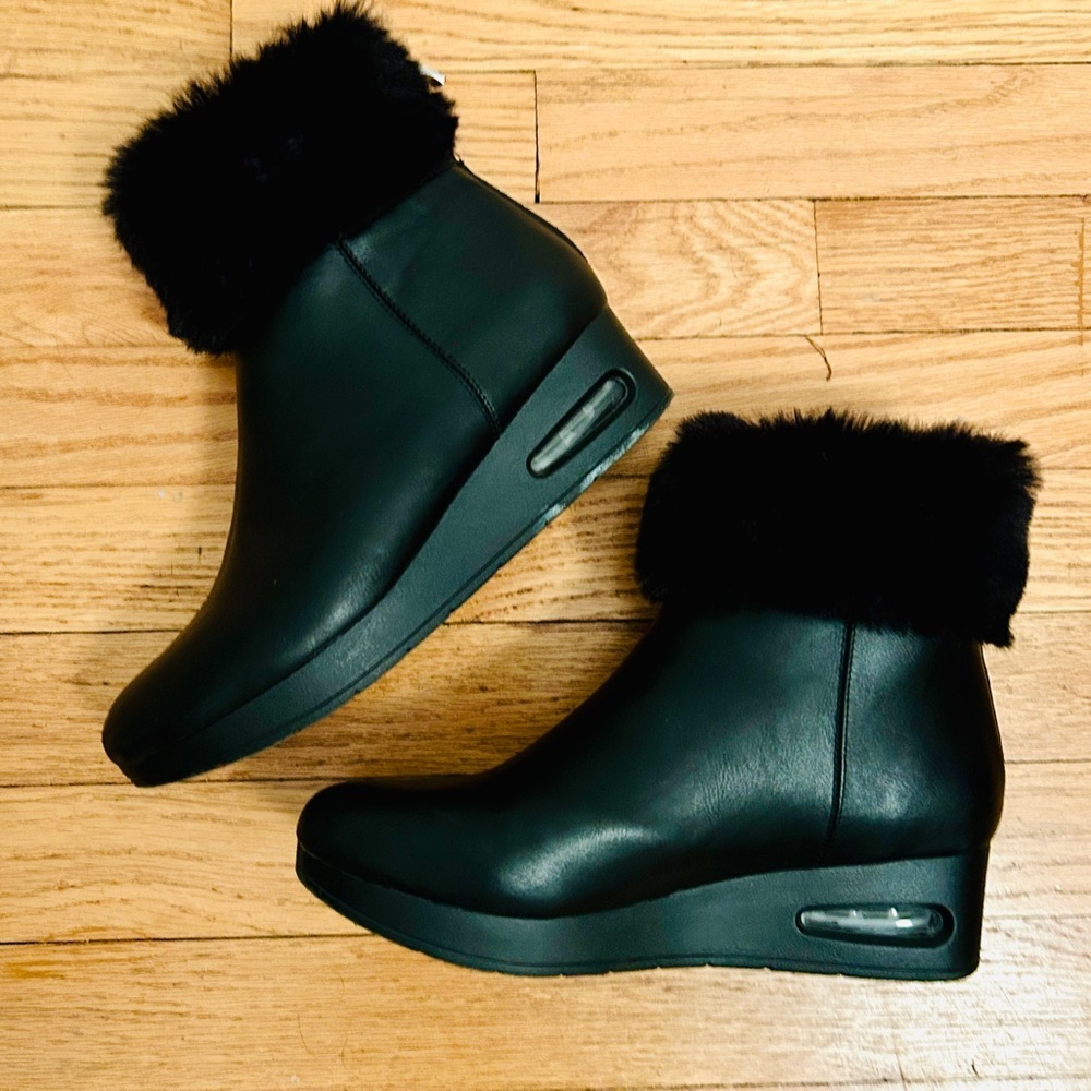 DKNY Abri Black Faux-Fur Wedge Booties Women’s Size 7.5 - Picture 2 of 9